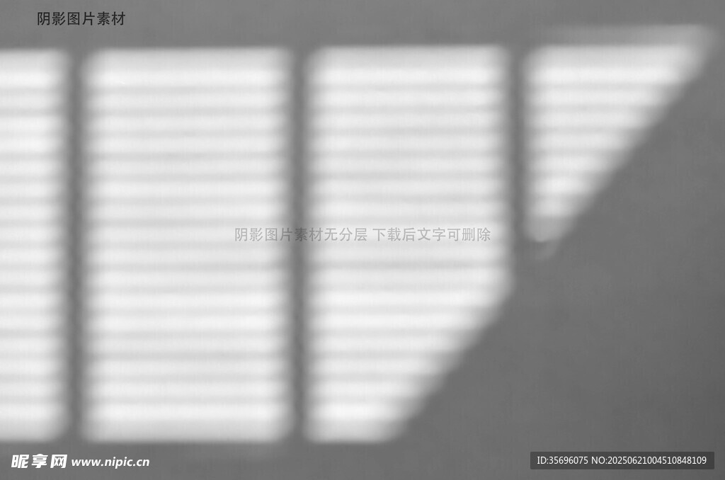 光影下的條紋墻面