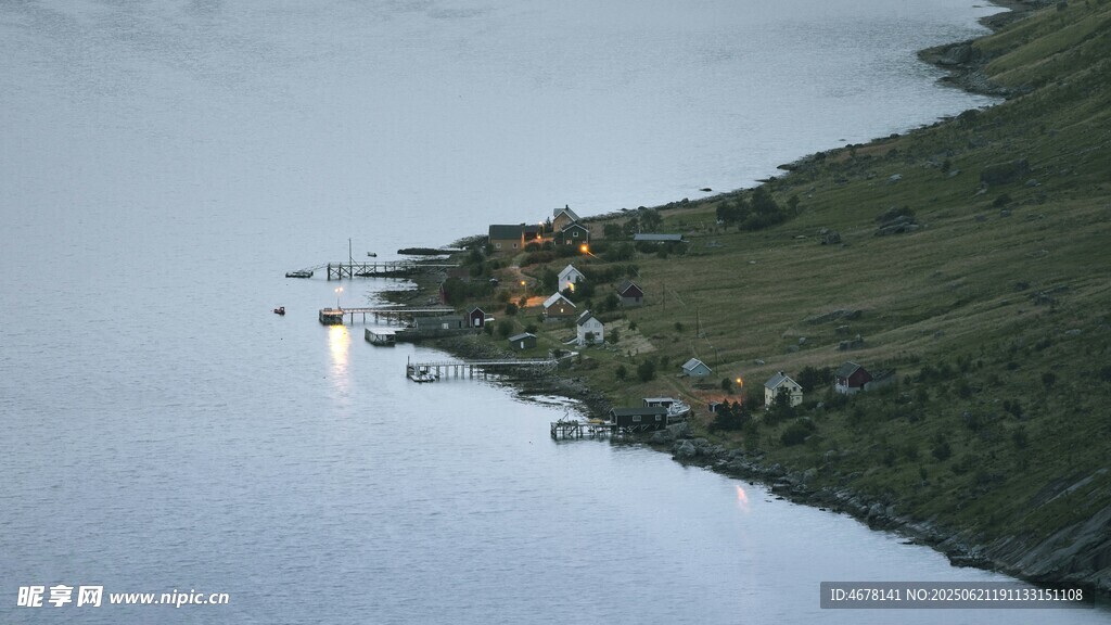 湖畔村落鳥瞰美景