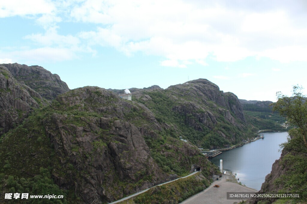 山間河畔美景