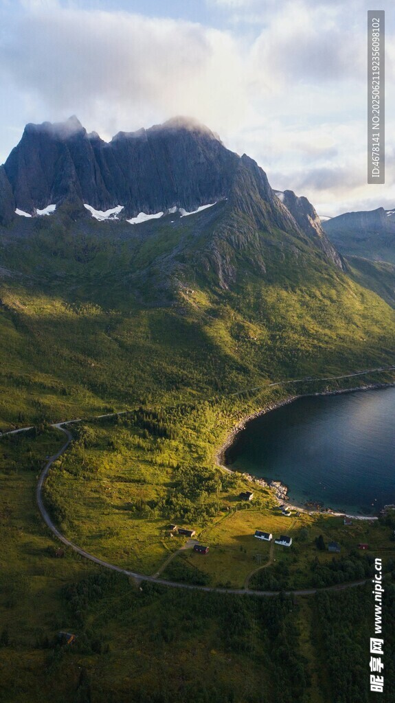 高山湖泊壯麗自然景觀