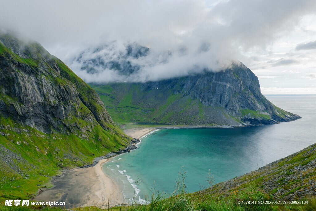峽灣美景碧海青山云霧繞