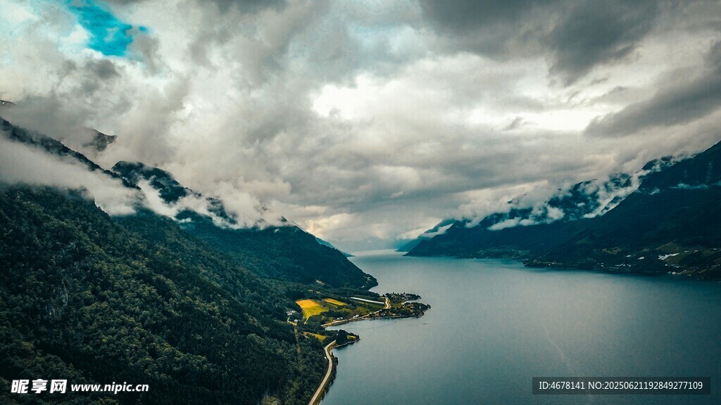 高山湖泊壯麗自然景觀