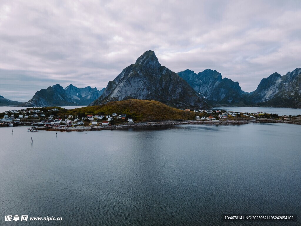 挪威峽灣美麗湖山風光