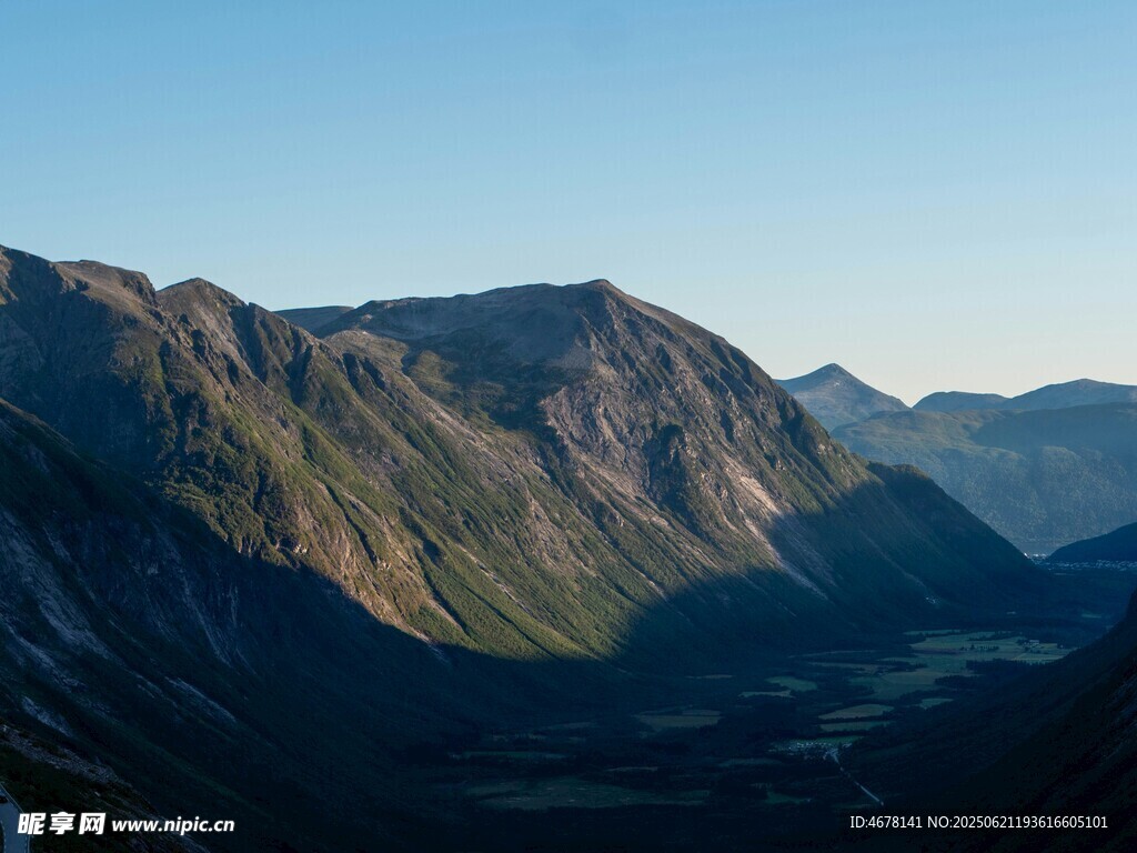 壯麗山巒景觀