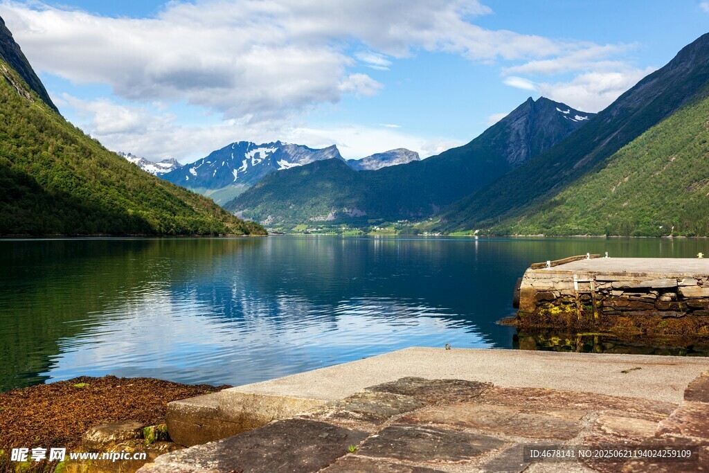 寧靜山水間的絕美湖景