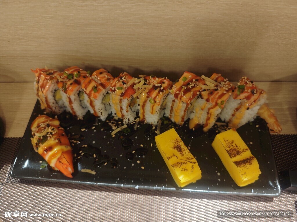 美味壽司拼盤展示