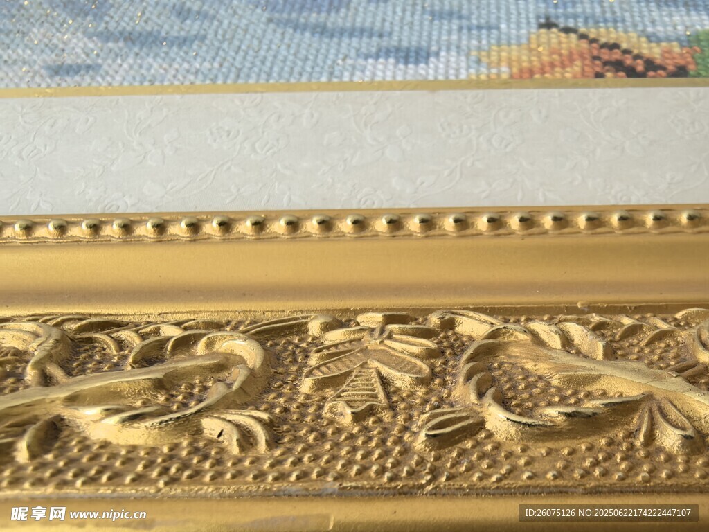 金色雕花畫框細(xì)節(jié)展示