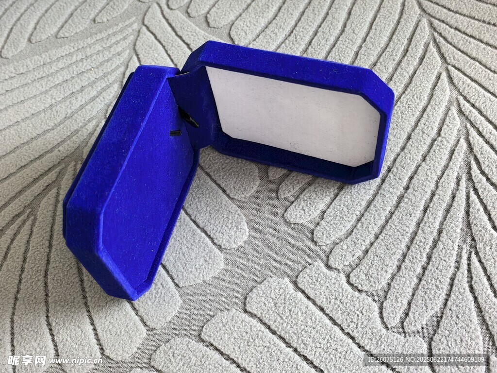 藍色方形物件