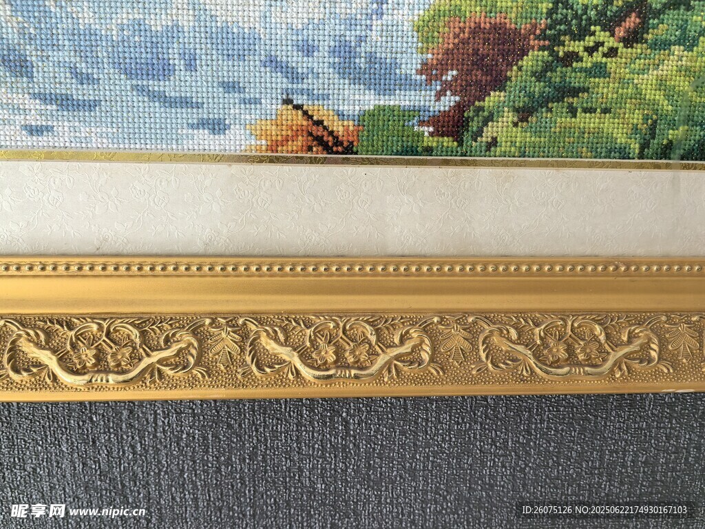 金色雕花畫框
