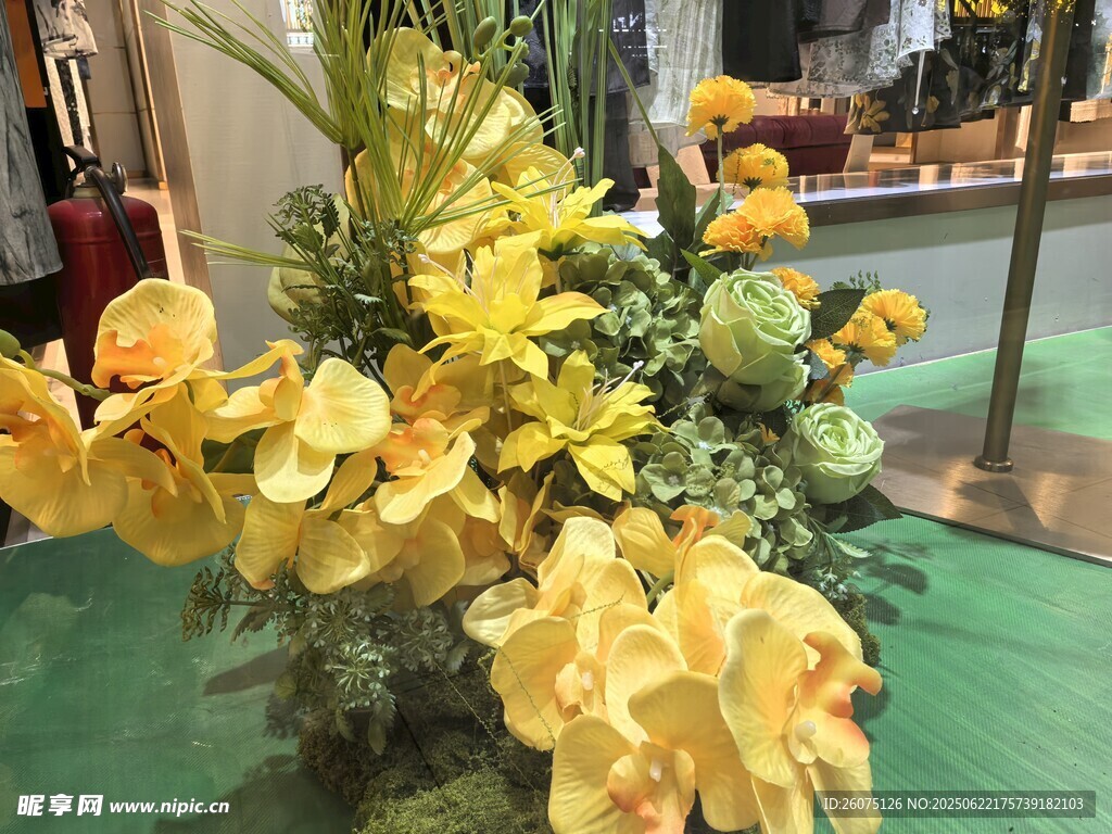黃色花卉裝飾擺件
