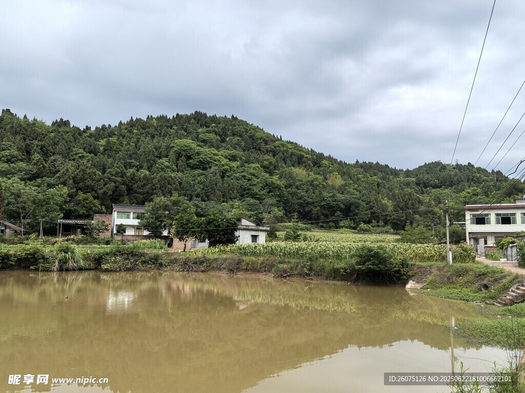 鄉村水邊景致