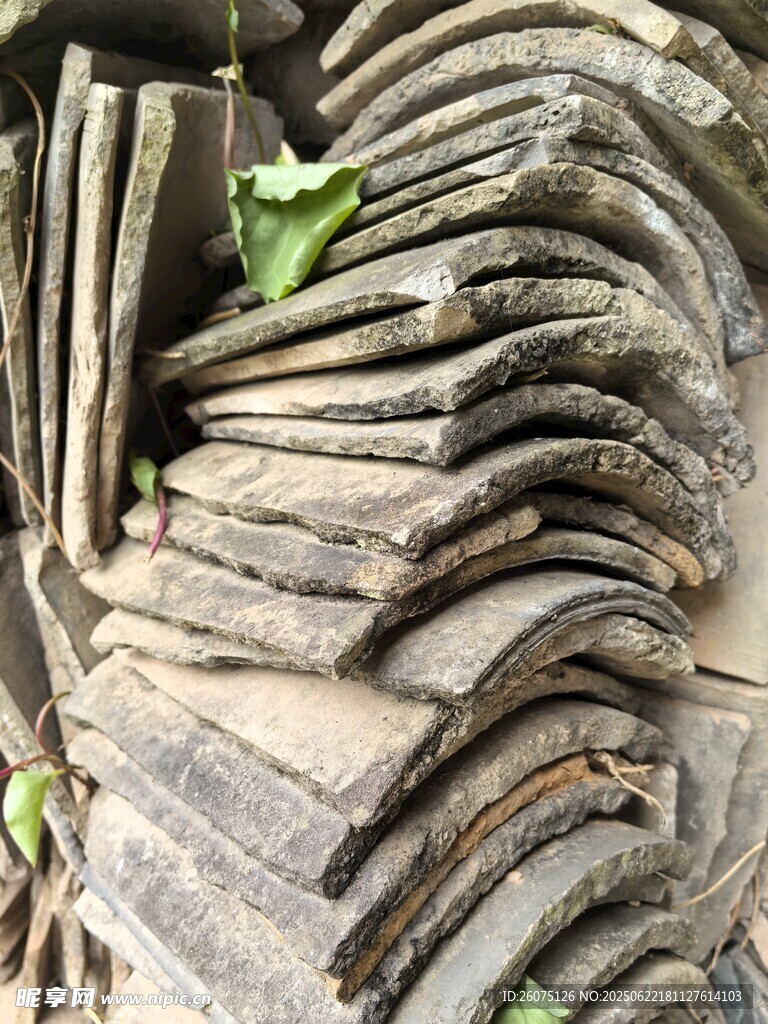古老瓦片堆疊的獨特景致