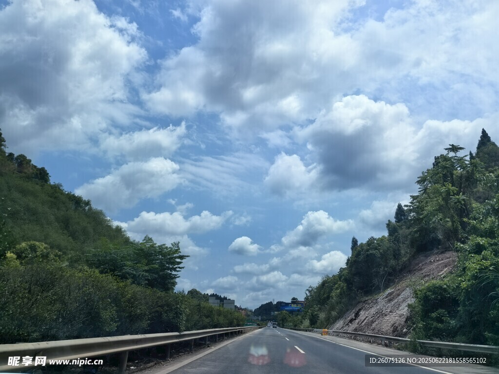 山間公路風景
