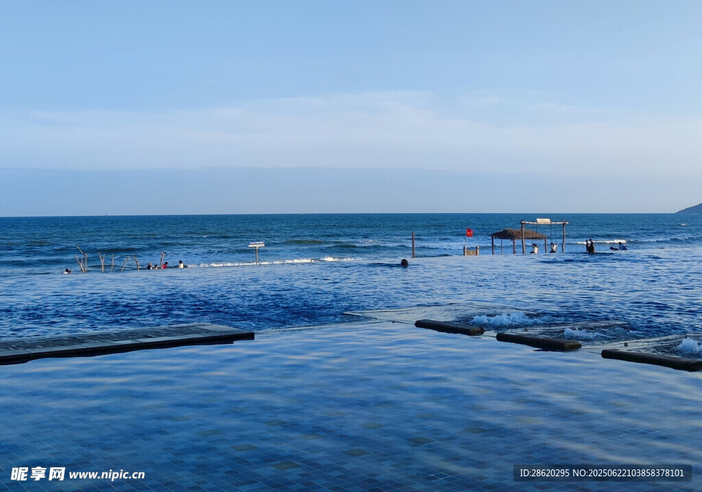 海邊風光 水面與遠處景致