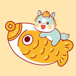 小馬趴魚形玩具上玩耍