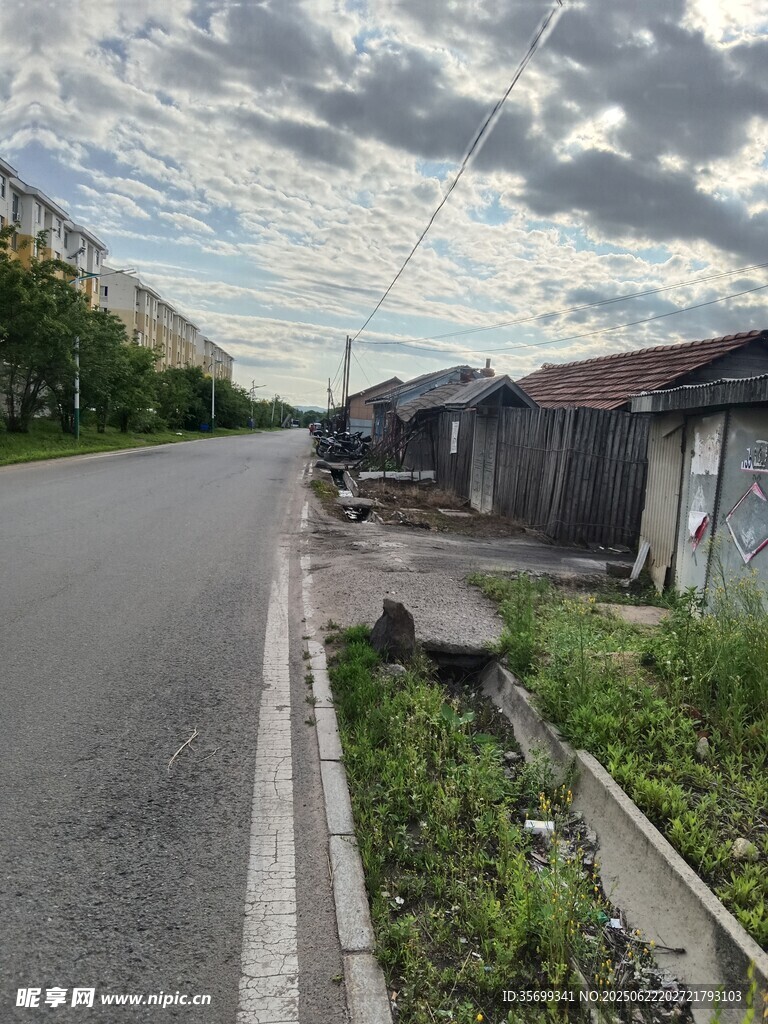 鄉村路邊景象