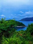青山碧海間的自然美景
