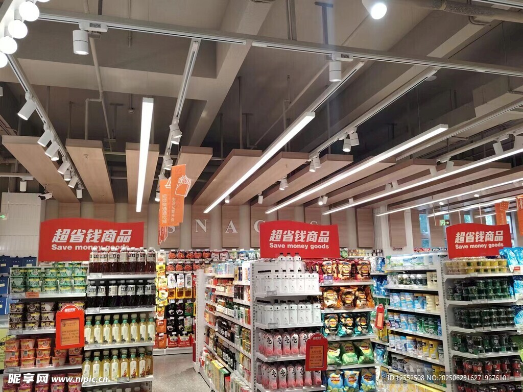 超市內(nèi)景展示豐富商品