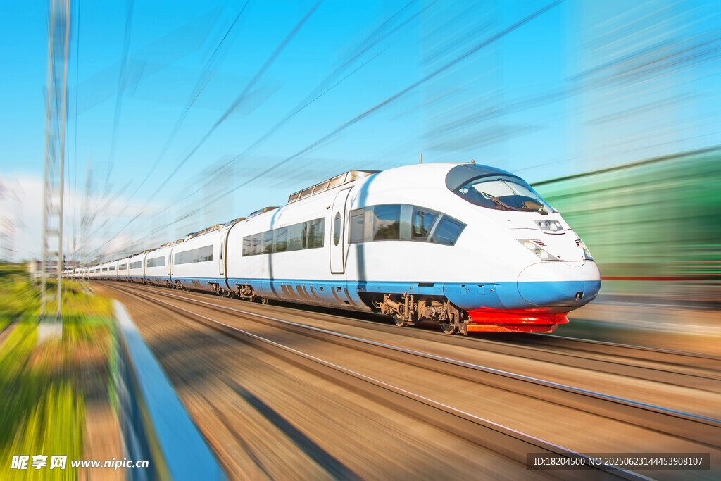 高速行駛的現代化列車