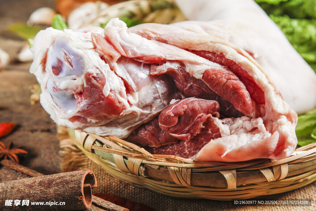 新鮮豬腿肉