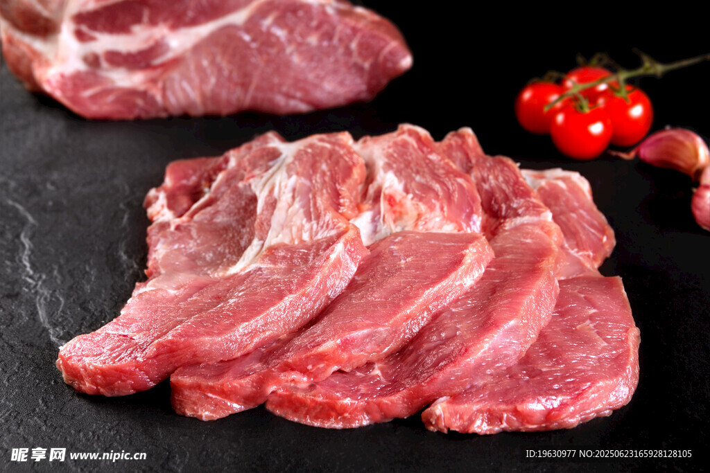 新鮮生豬肉切片展示