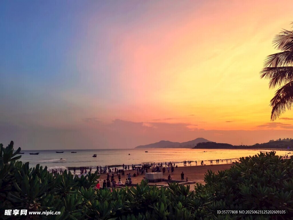海邊絢麗日落美景