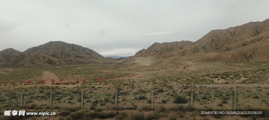 荒涼山地景觀