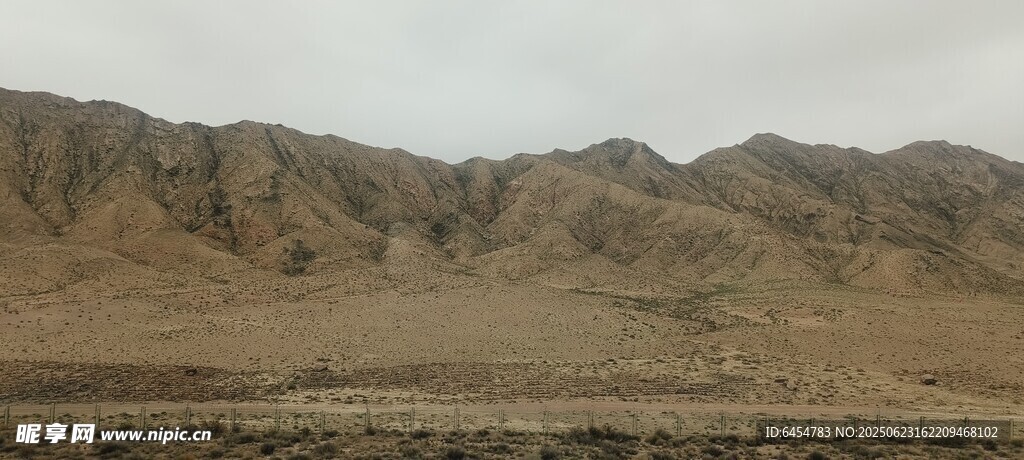 荒涼山脈景觀