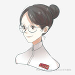 戴眼鏡扎發髻的職業女性