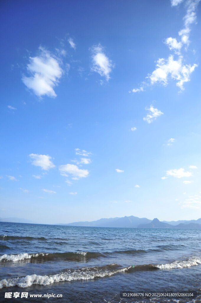 碧海藍天海浪美景