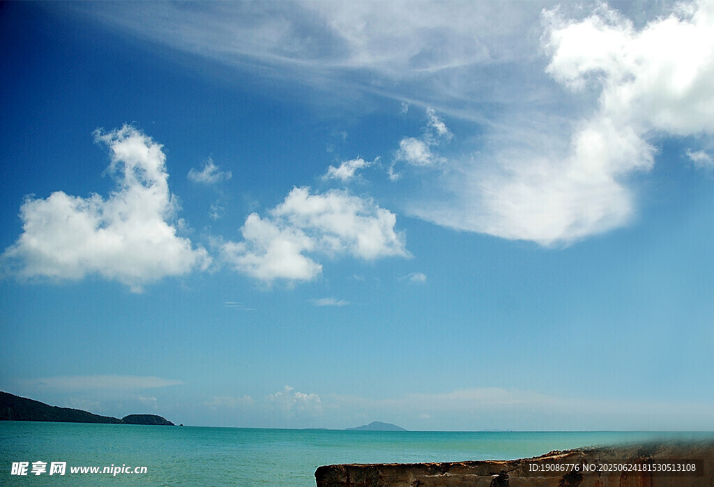 碧海藍天的海邊美景