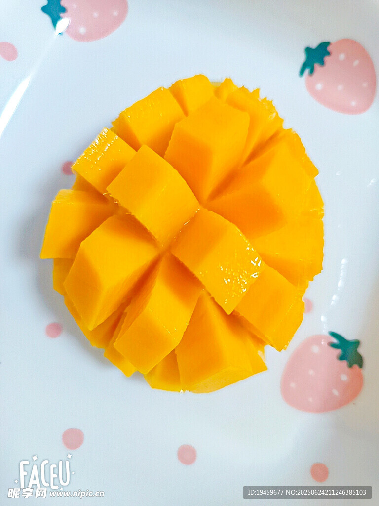 切好的芒果擺盤