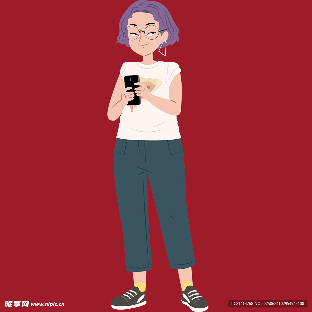 女子手持手機站立