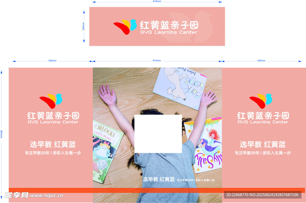 孩子展示畫作 笑容燦爛