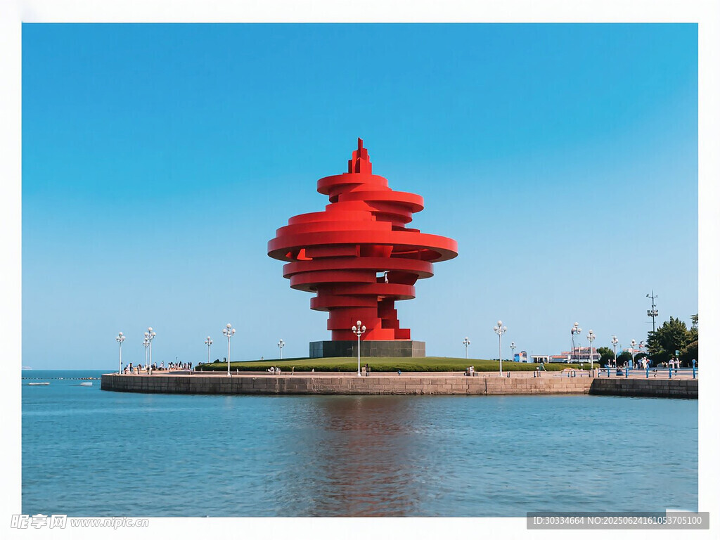 海邊紅色獨特造型建筑