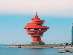 青島海上紅色螺旋形建筑