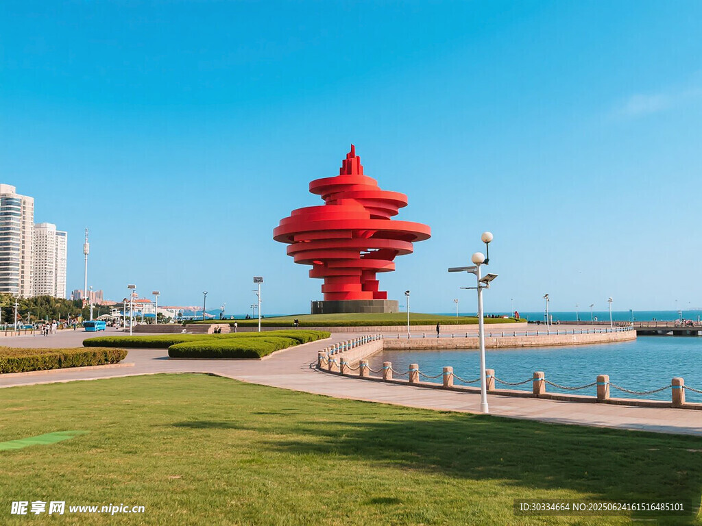 海濱紅色雕塑景觀