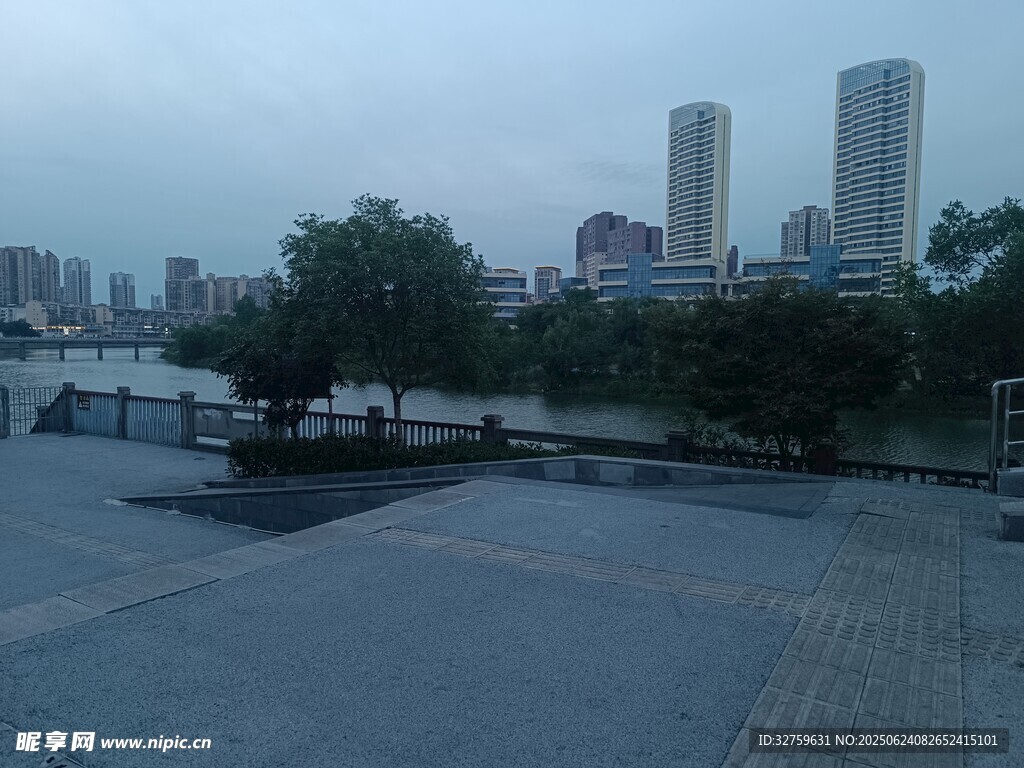 城市河畔景觀
