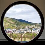 圓窗攬 山城村落與青山