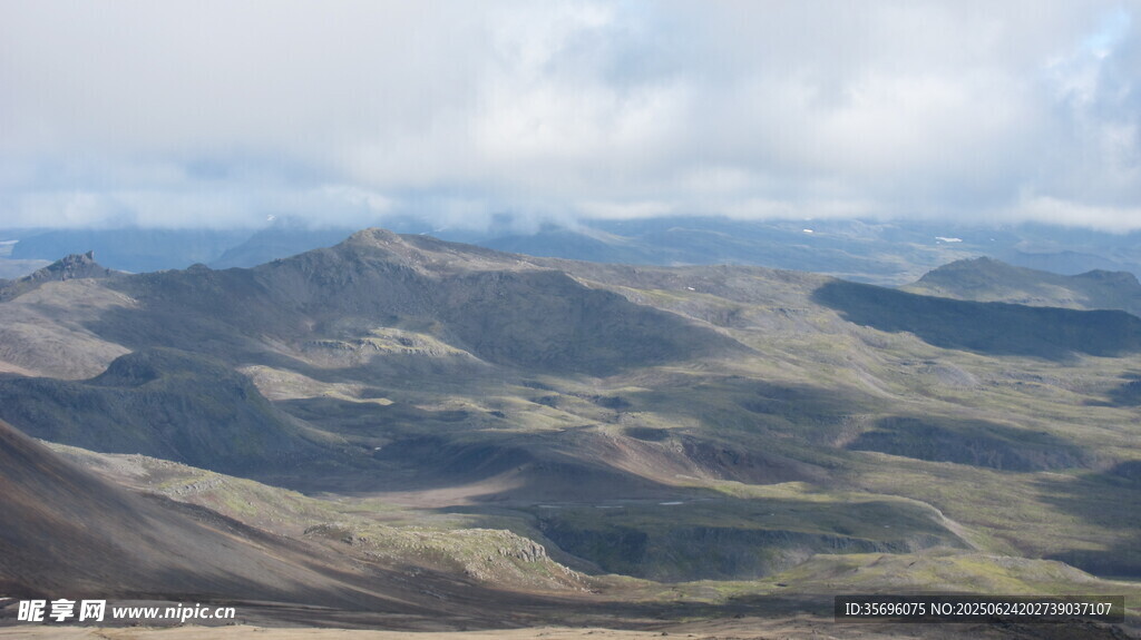 壯麗山巒風景