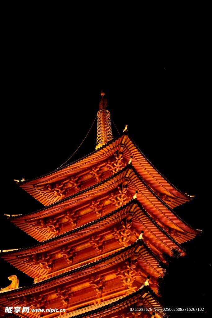 古色古香的中式塔樓夜景