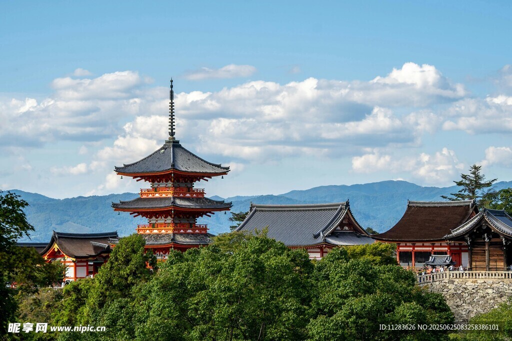 日式古塔與傳統(tǒng)建筑景觀