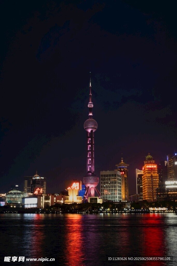 上海外灘夜景璀璨迷人