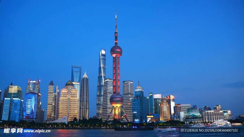 上海外灘璀璨城市天際線