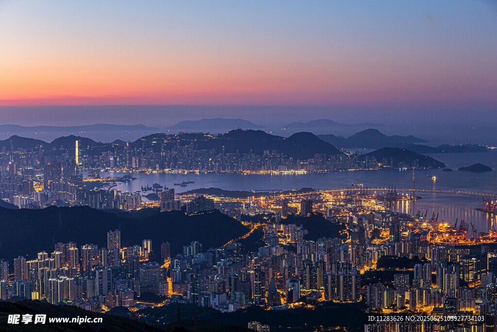 城市日出美景