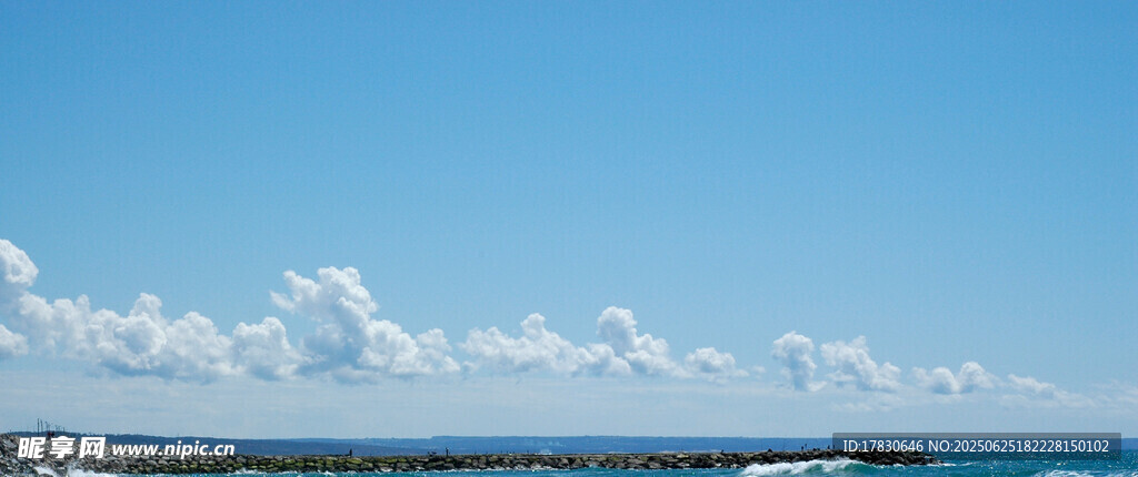 海邊藍(lán)天美景