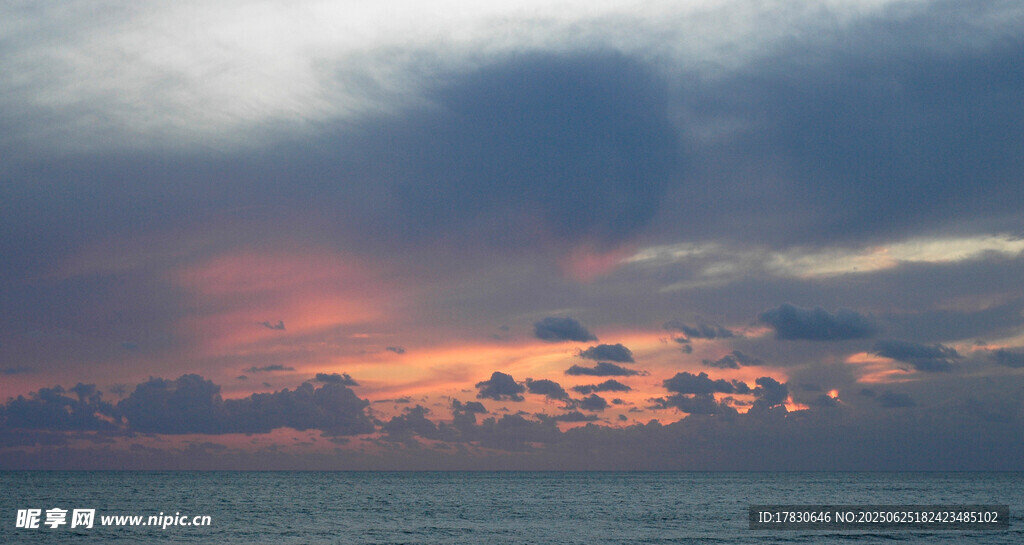 海邊絢麗晚霞天空美景