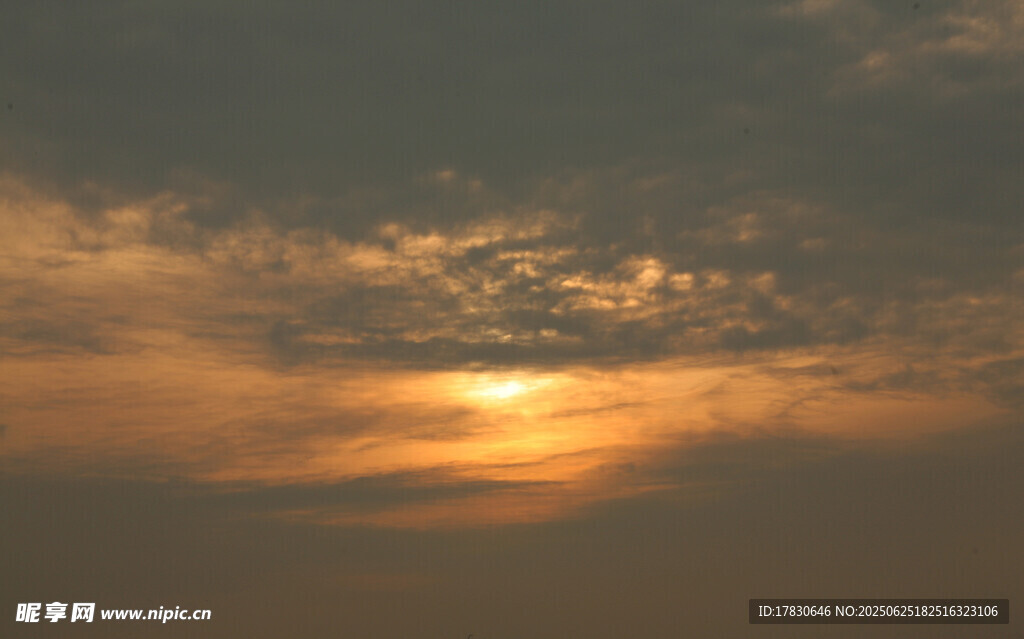 黃昏時分的絢爛天空