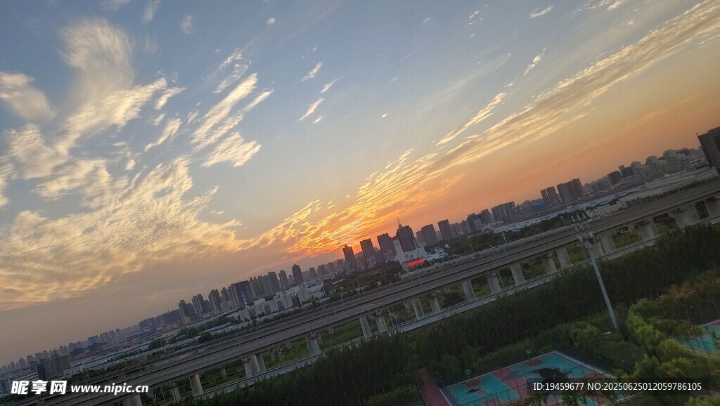 城市日落美景