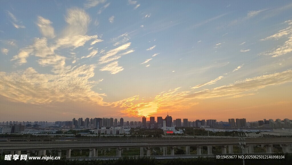 城市日落美景